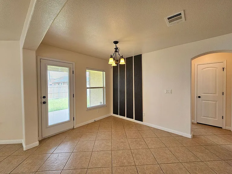 304 W Libra Dr — Photo 6