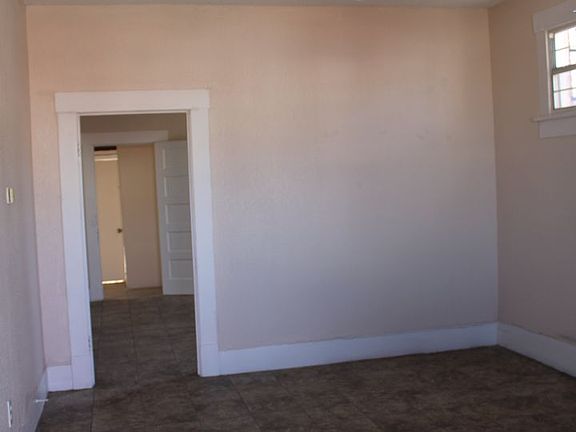 2nd image of 3114 E Missouri Ave