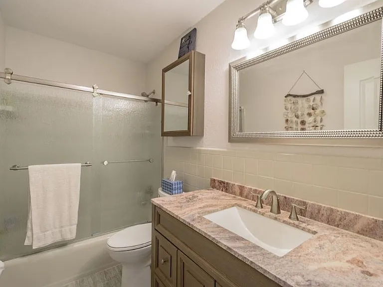 2638 Saint Josephs Dr W — Photo 11