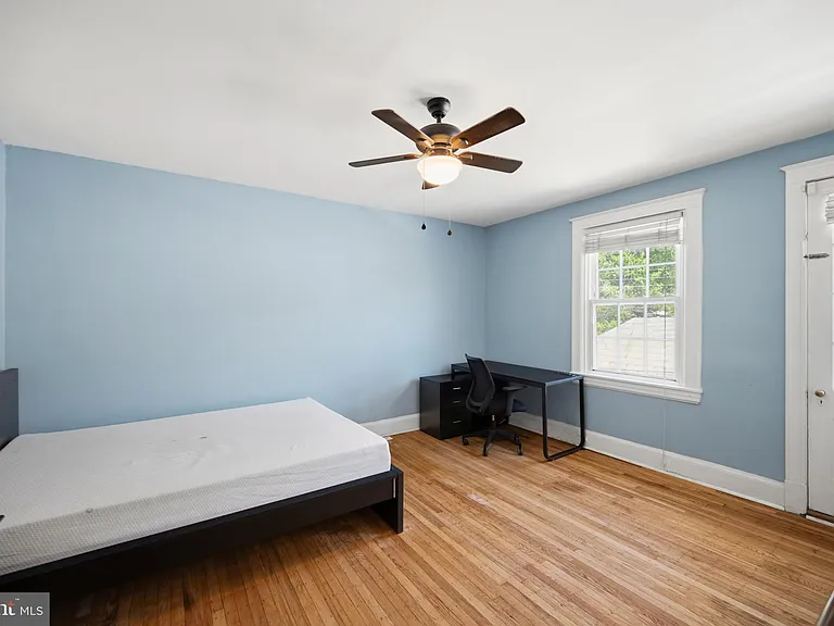 214 E University Pkwy — Photo 23