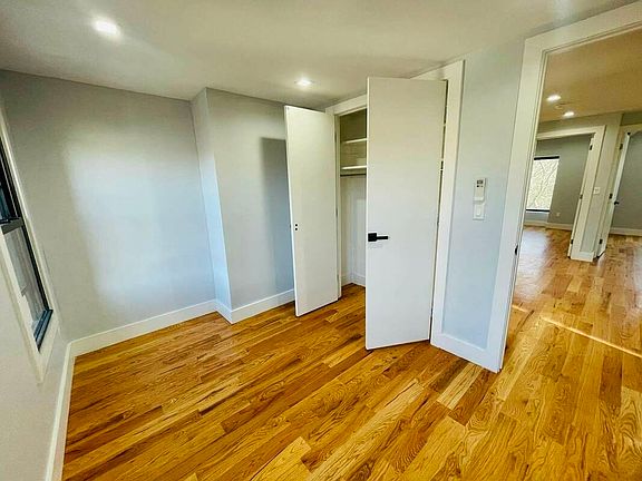 5th image of 225 Halsey St #Aa