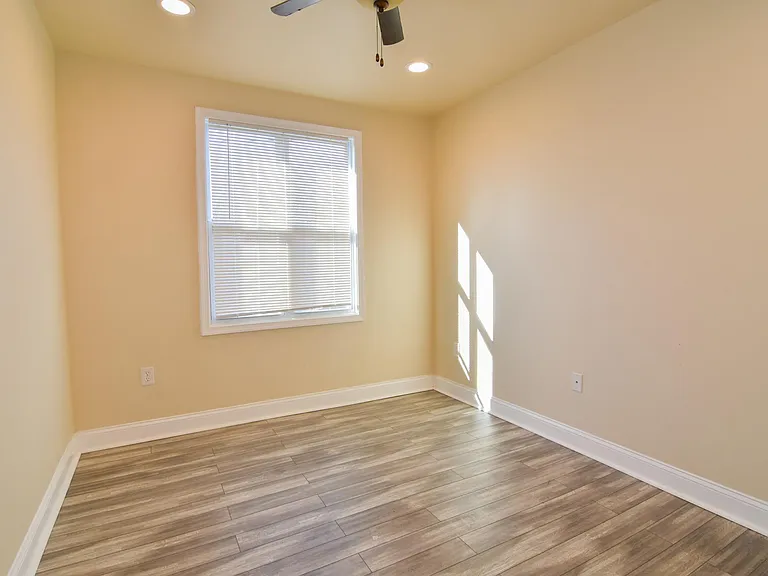 2722 Parkwood Ave — Photo 15