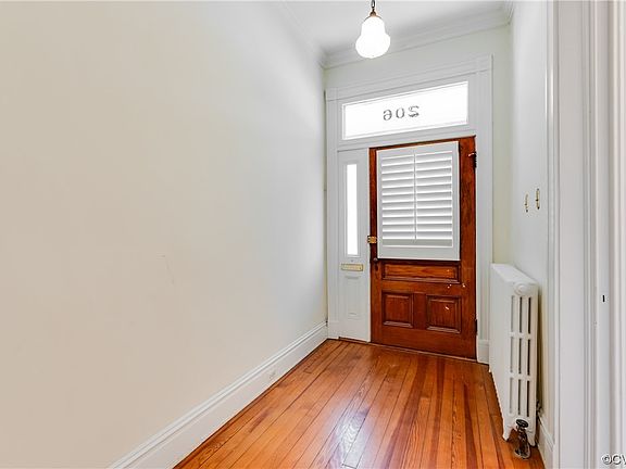 4th image of 206 W Granby St