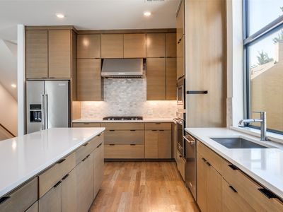 1914 La Croix Pl, Dallas, TX, 75214