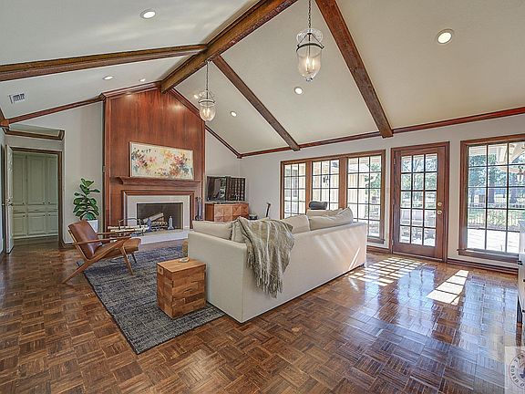 4th image of 48 Dogwood Lake Dr