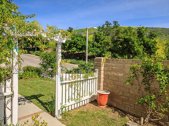5th image of 407 View Park Ct