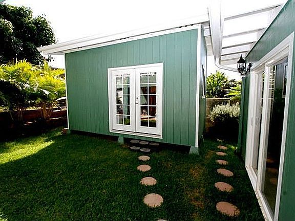 Storage Shed/Artist Studio/Workshop Approx 127 sq ft