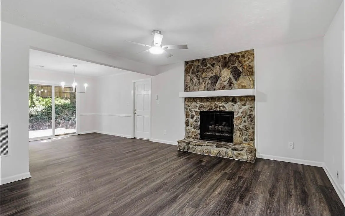 3 bed, 2.5 bath, 1675 sqft, $2,100 — Photo 2