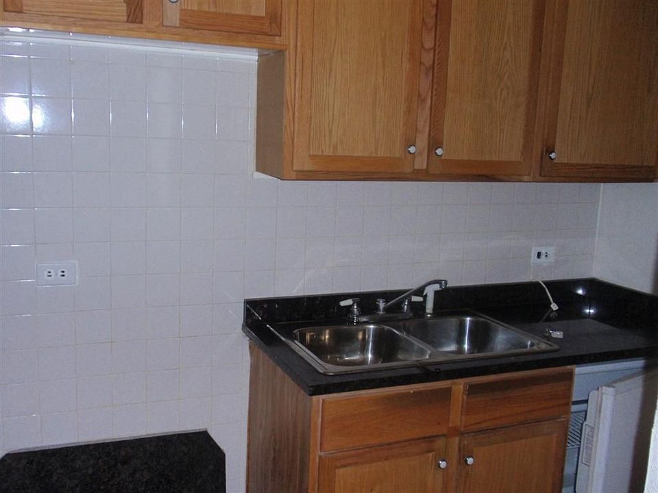 2nd image of 6160 N Damen Ave #A209