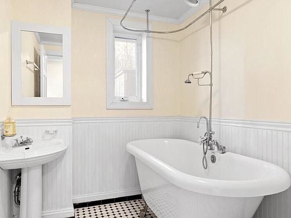 5th image of 19 Windsor Pl #1