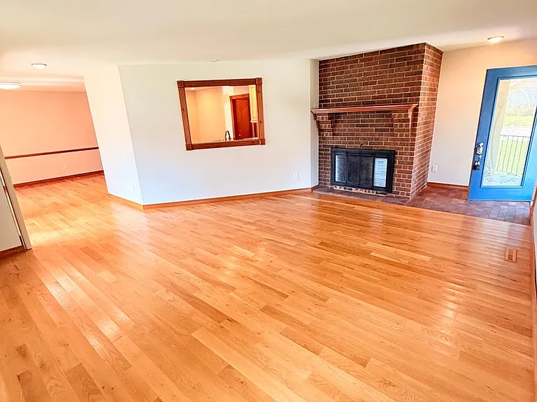 1182 E Evans St — Photo 3