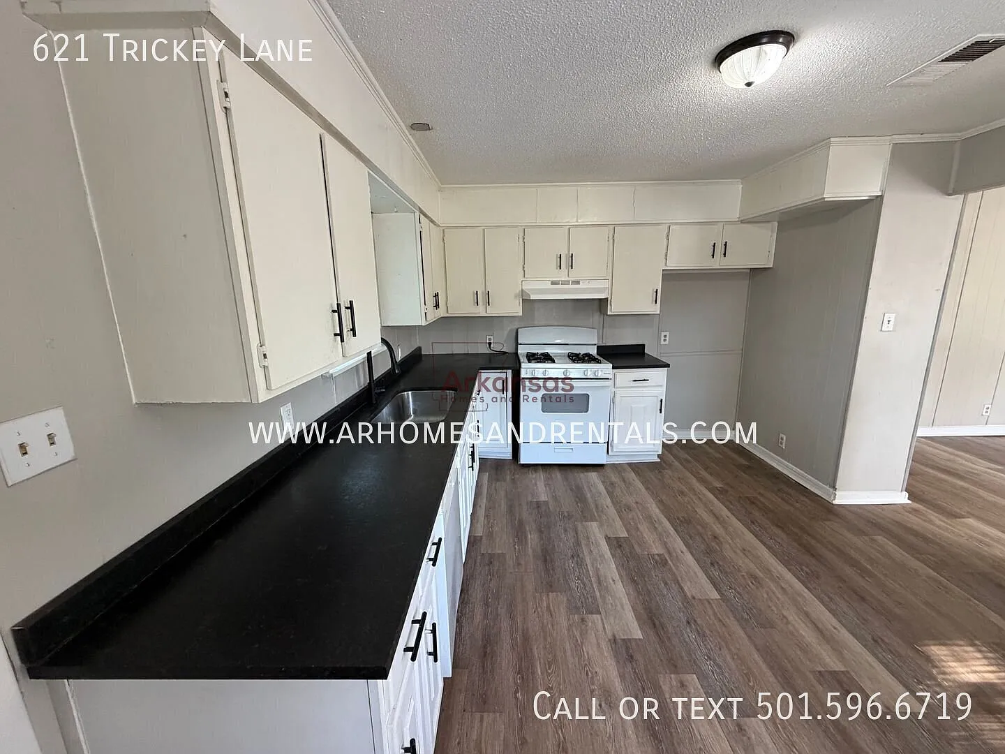 2 Bedrooms | 1 Bathroom | Jacksonville Housing Welcome | 621 Trickey Lane — Photo 3