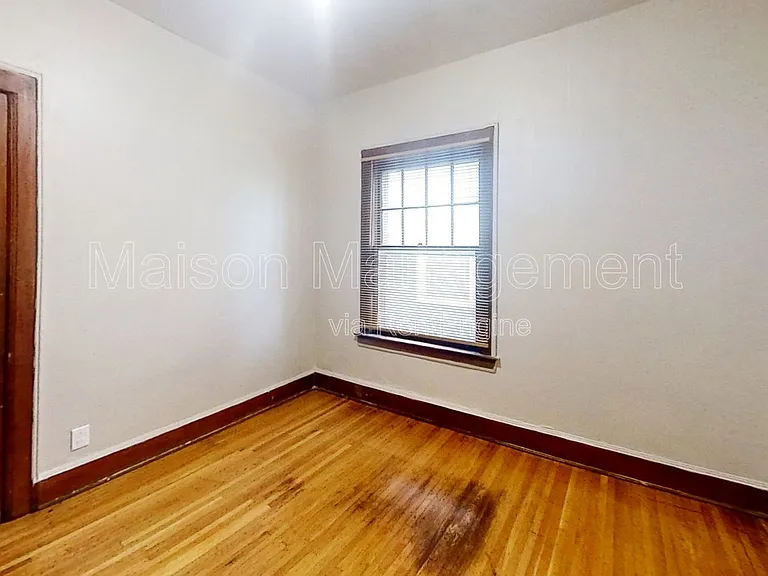 100 Laburnam Cres #1 — Photo 15