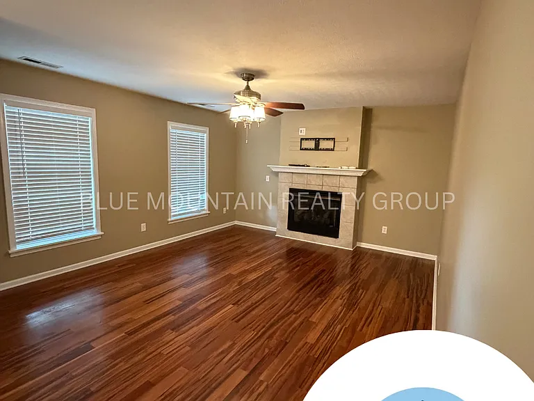 158 Hayfield Dr — Photo 3
