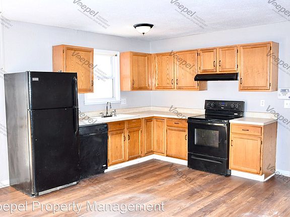 4th image of 18305 E 18th Ter N