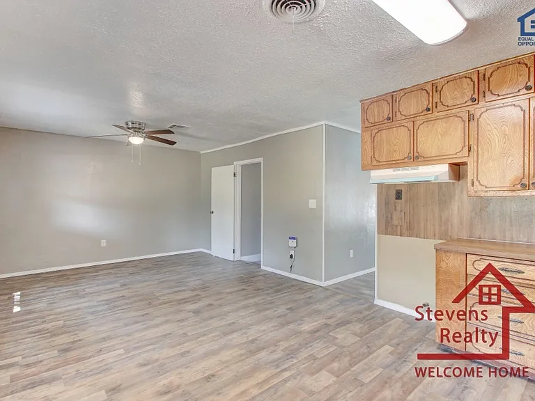 2316 NW 28th St — Photo 14