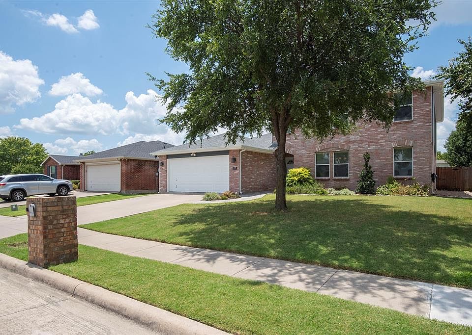 1305 Cherokee Rose Ln Burleson Tx 76028 Zillow