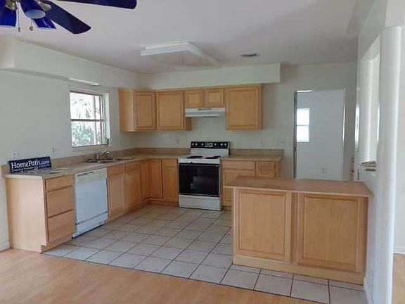 4th image of 4560 Villa Capri Ln