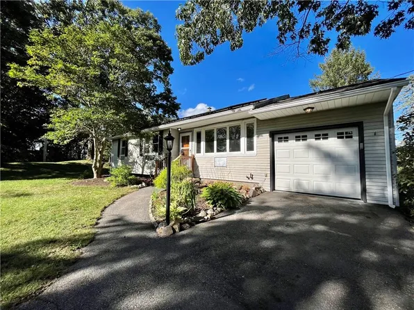 10 Mitola Dr, North Kingstown, RI 02852