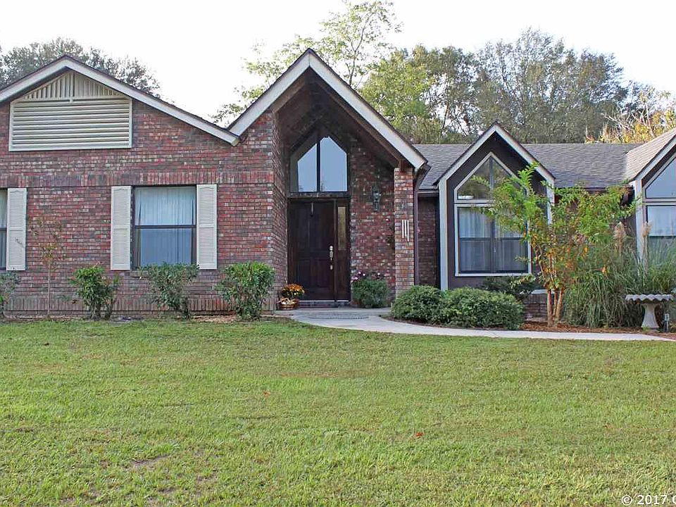 2nd image of 286 SW Thorne Ln