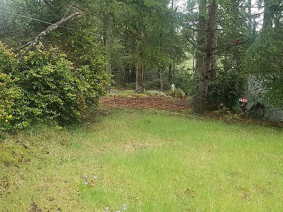 3rd image of 945 Mahogany Ln NW