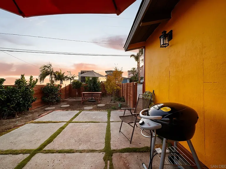 5643 Linda Rosa Ave — Photo 8