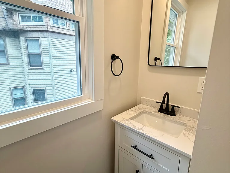 117-119 Meigs St #3 — Photo 3