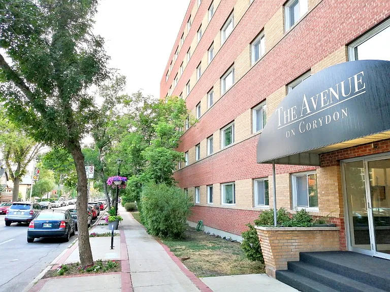 565 Corydon Ave #203 — Photo 18