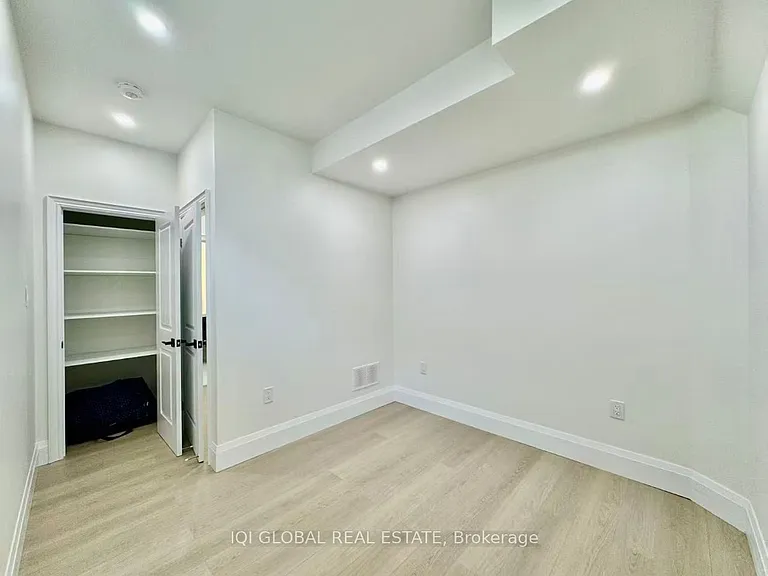 57 Threadneedle Cres — Photo 24