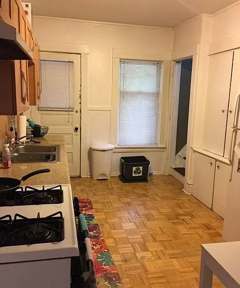 352 College Ave SE — Photo 4