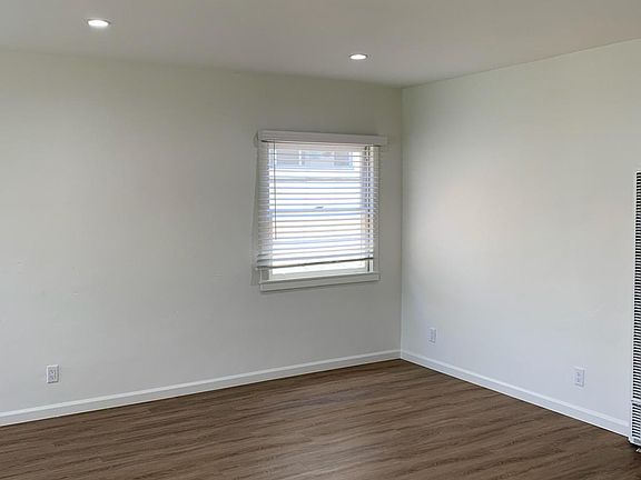 5th image of 1528 Stanford St #A