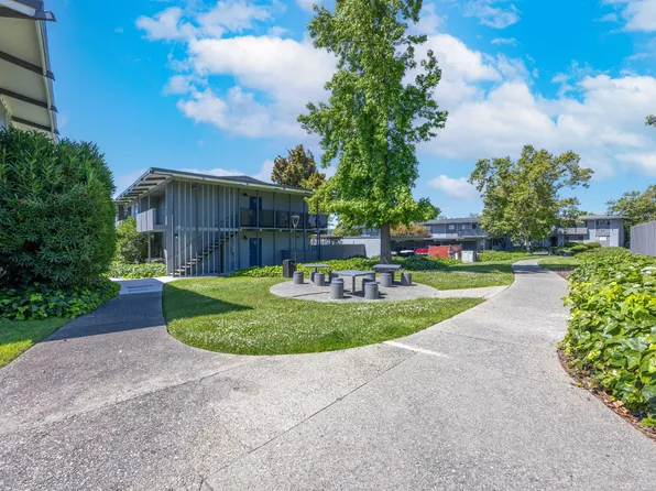 Holiday Gardens Apartments