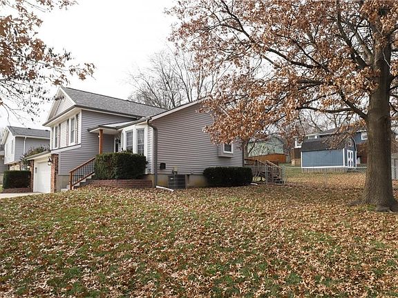 4th image of 2826 N 109th Ter