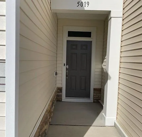 5019 Arkose Dr — Photo 2