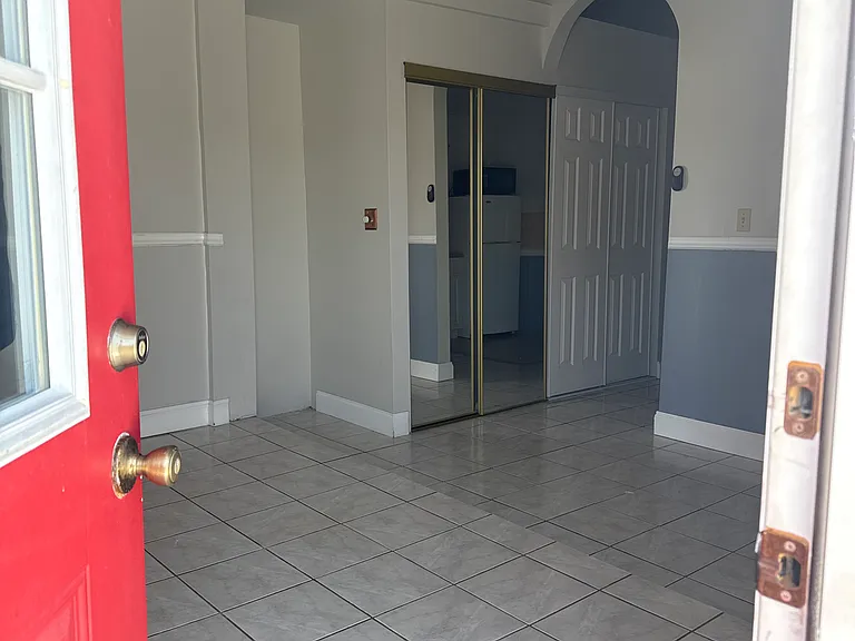 8313 N Orangeview Ave — Photo 4