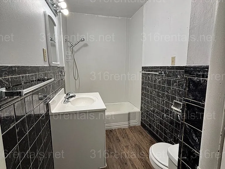 418 N State St — Photo 10