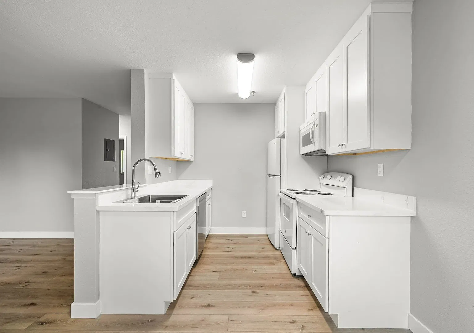 Downtown Livermore remodeled 2 bed 2 bath with washer and dryer — Photo 4