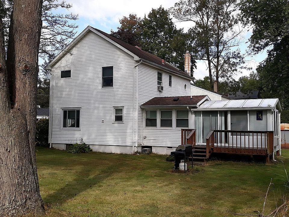 2nd image of 102 River Dr