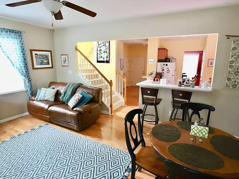 298 Danbury Ct — Photo 4