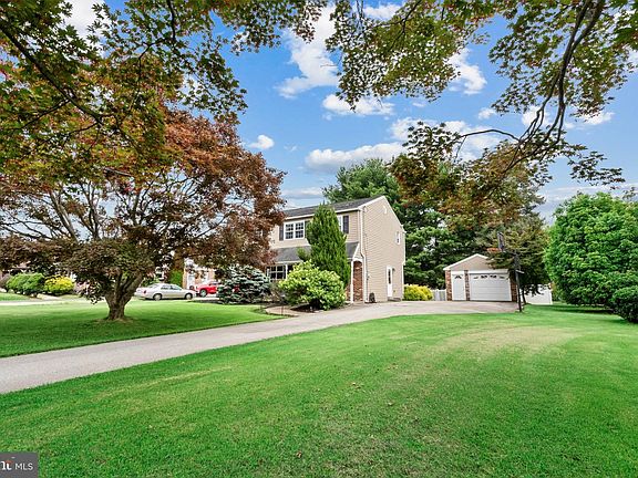 2nd image of 1016 Green Ln