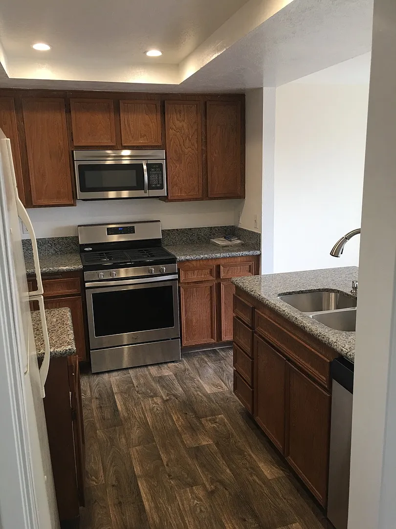 3BD 3BA Split Level Condo located in Mission Valley — Photo 3
