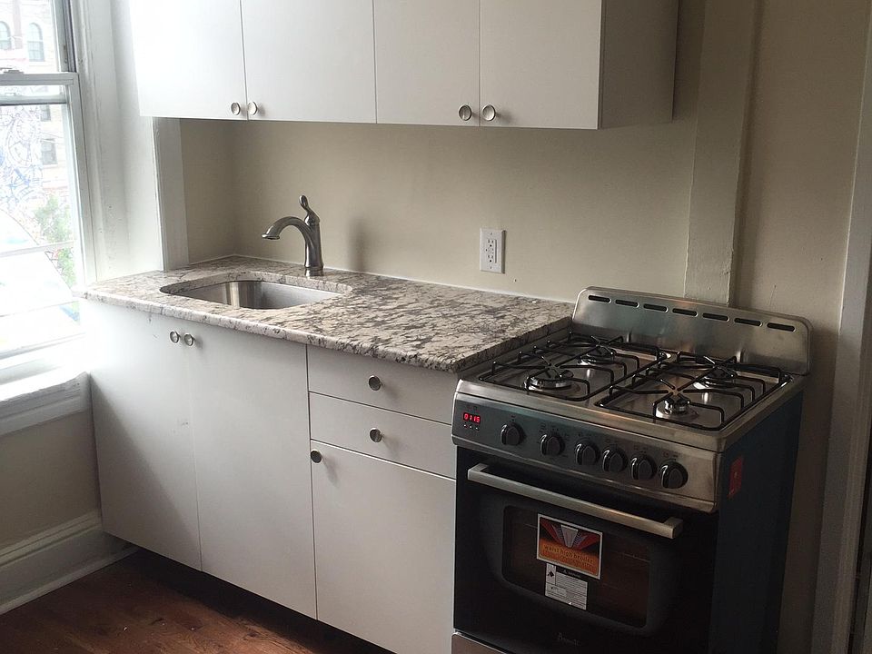 1st image of 2938 W Oxford St #3FR