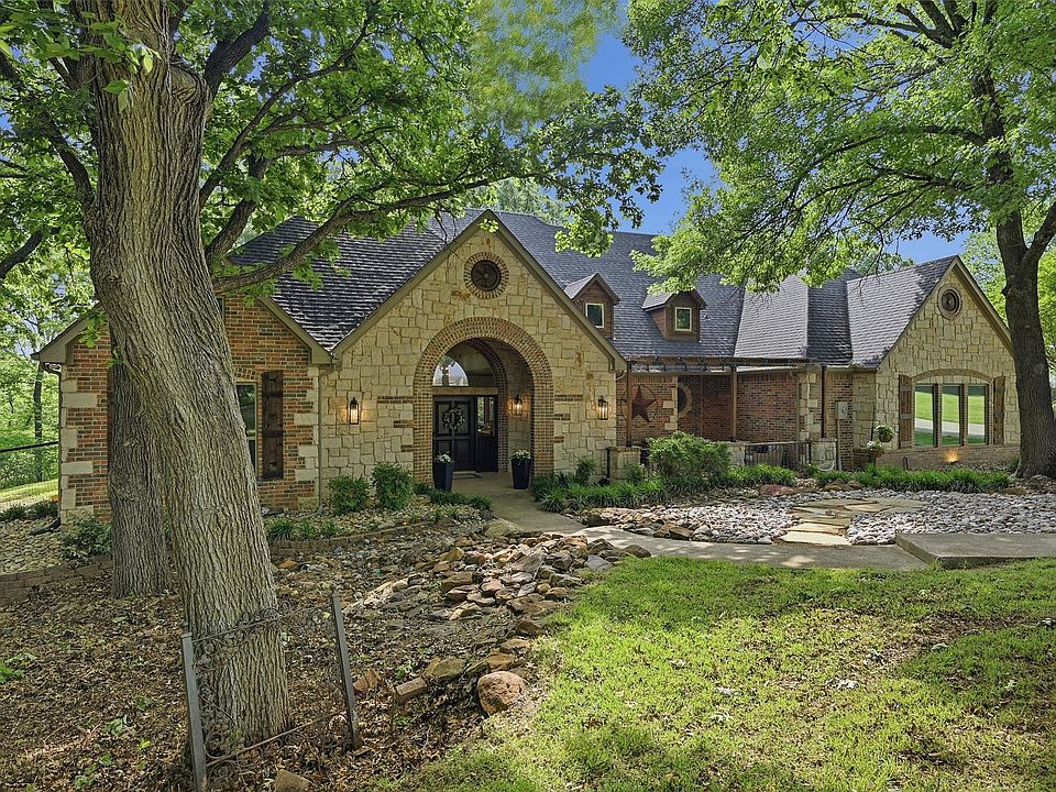 1st image of 31 Forest Hills Cir