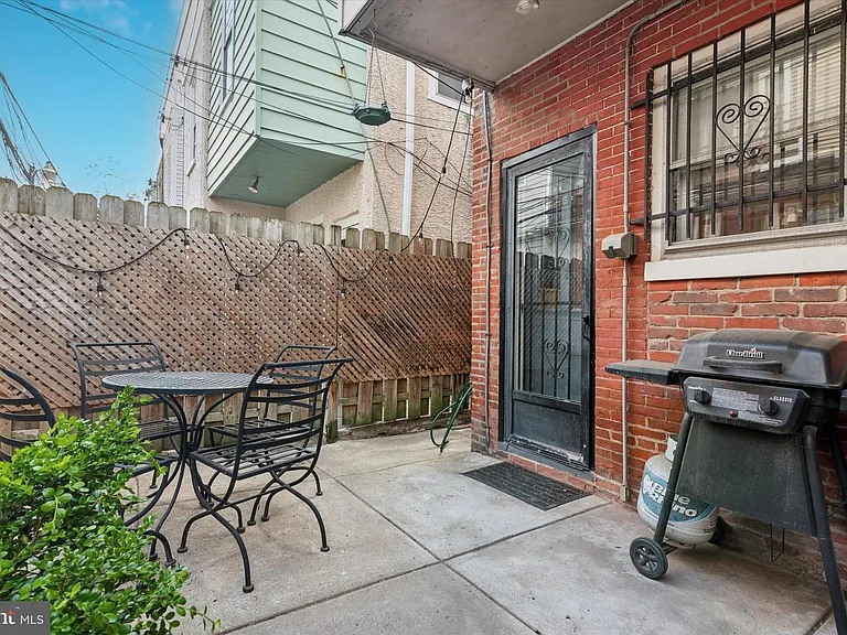 889 N Bucknell St — Photo 23