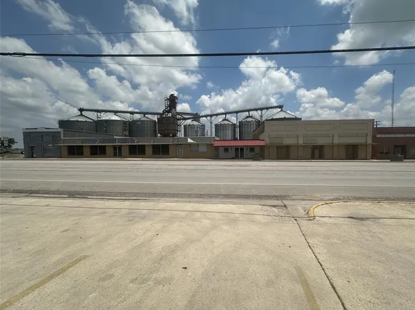 8 W Mesquite Ave, Rogers, TX 76569