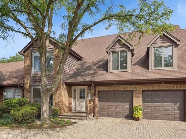 22 Princess Ct, Westchester, IL 60154