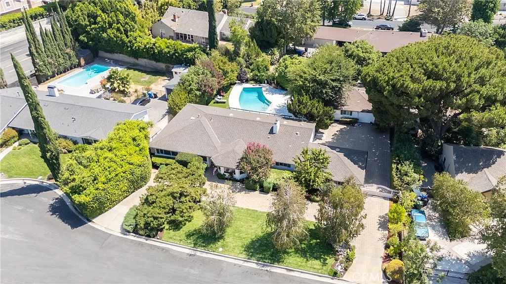 4 bed, 2494 sqft, $7,000 — Photo 1