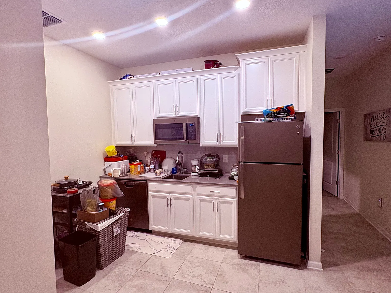 1 bed, 700 sqft, $1,800 — Photo 3