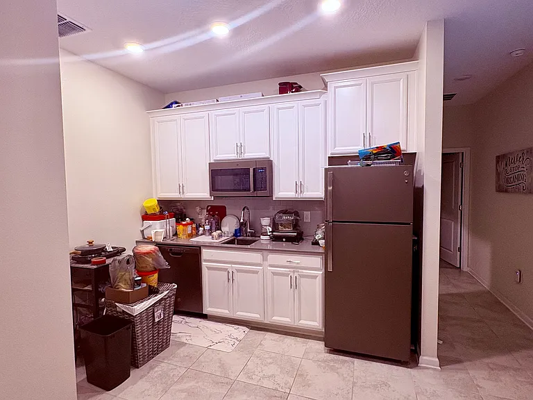 1742 Chatsworth Cir — Photo 3