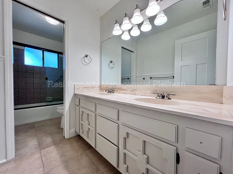 9193 N Fowler Ave — Photo 12